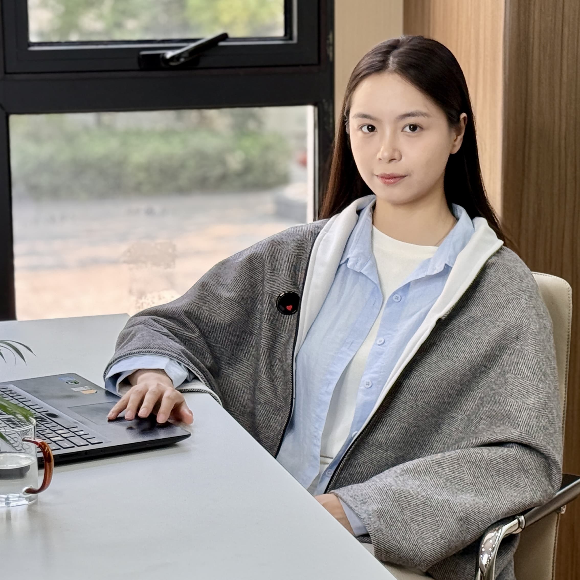 Tozia Electric Heated Blanket | Cordless and Battery-operated, indoor and outdoor use