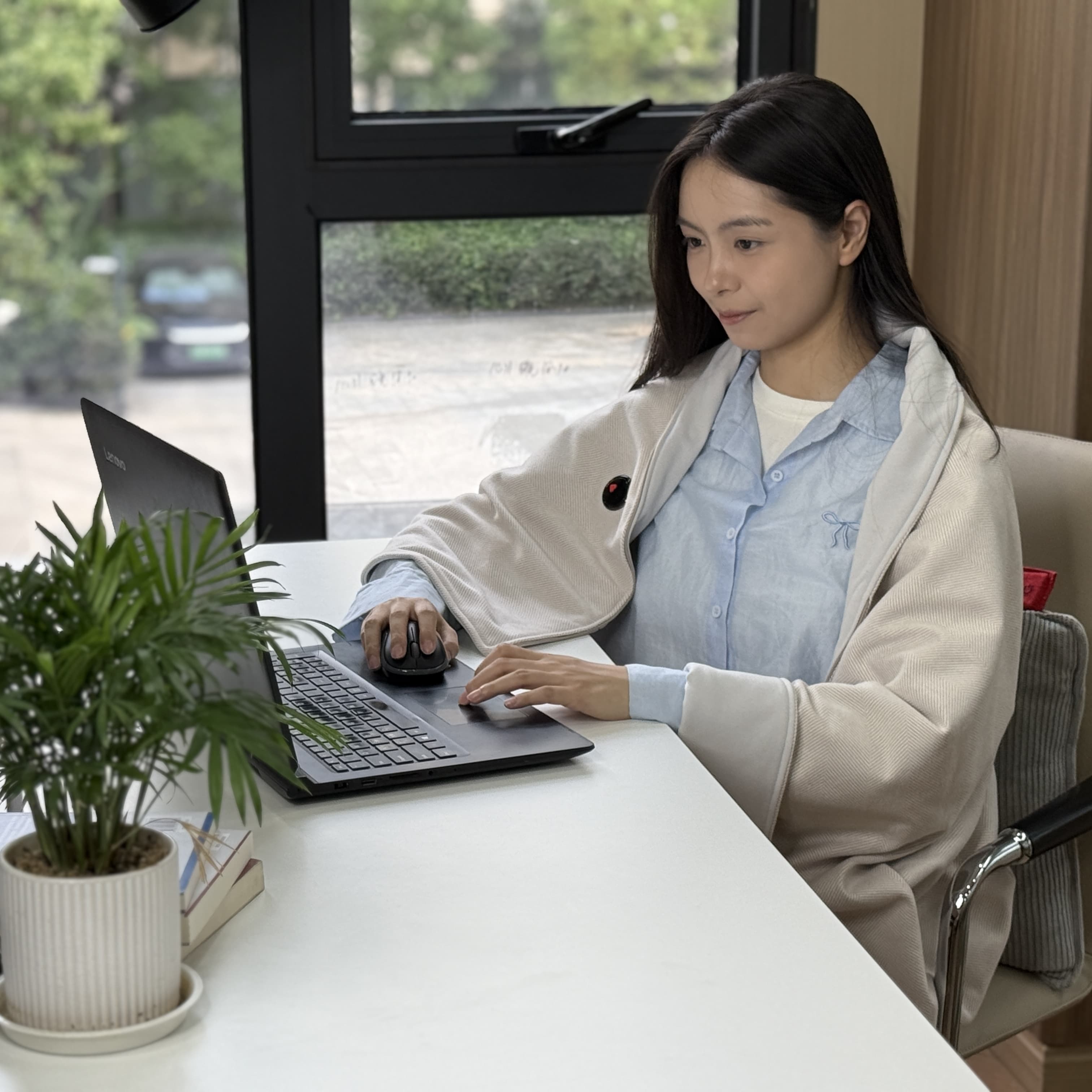 Tozia Electric Heated Blanket | Cordless and Battery-operated, indoor and outdoor use